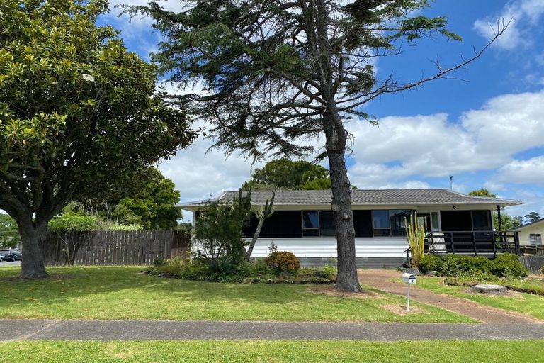 Photo of property in 2 Matua Place, Clendon Park, Auckland, 2103