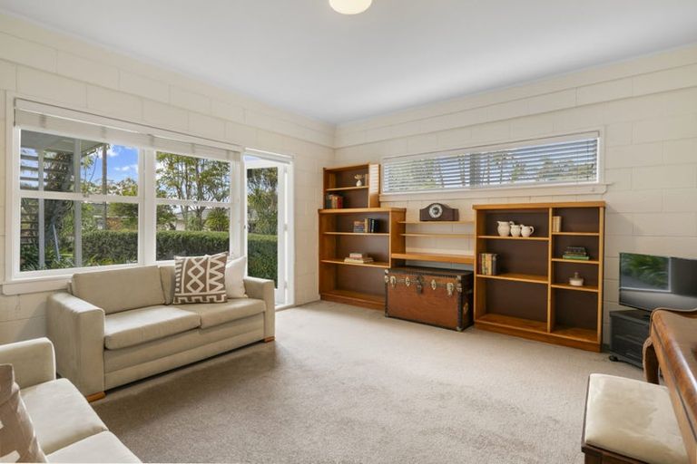 Photo of property in 15 Tudward Glade, Hillcrest, Auckland, 0627