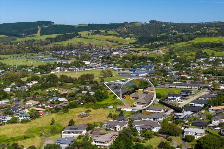 Photo of property in 35 Cabeleigh Drive, Helensville, 0800