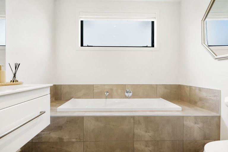 Photo of property in 54 Mount Linton Avenue, Wanaka, 9305