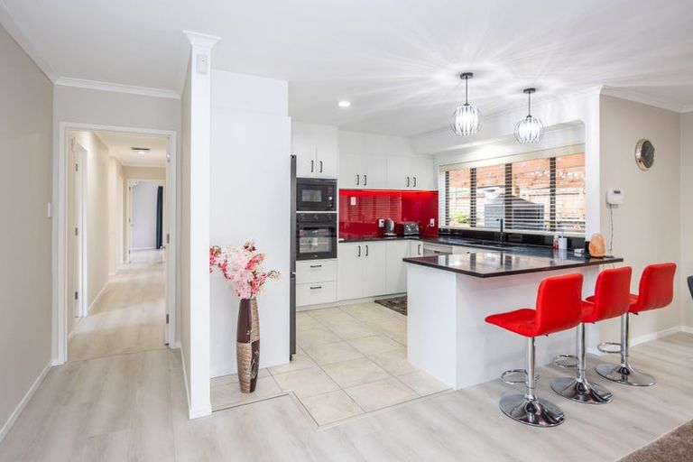 Photo of property in 7 Hollinger Place, Nawton, Hamilton, 3200