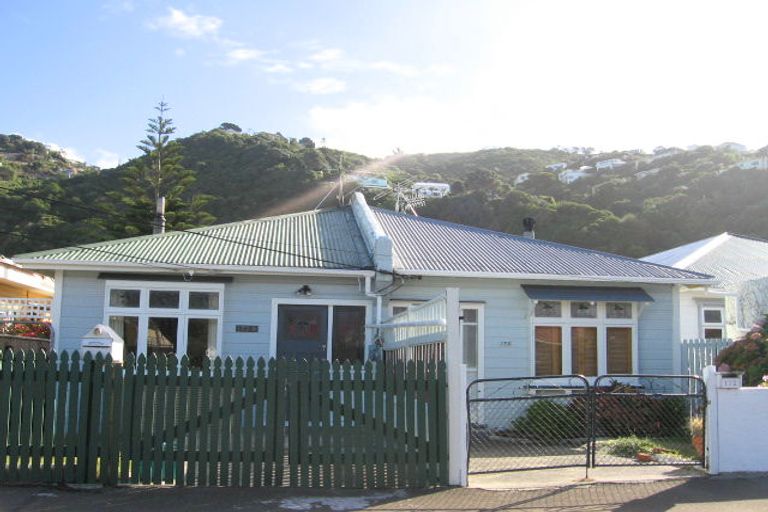 Photo of property in 172 Queens Drive, Lyall Bay, Wellington, 6022