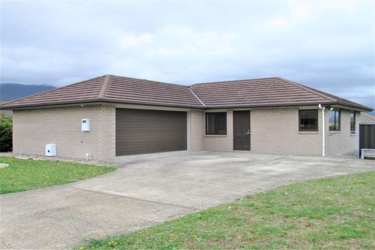 Photo of property in 42 Sunstone Crescent, Brown Owl, Upper Hutt, 5018