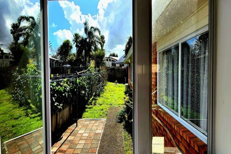 Photo of property in 11 Gloria Avenue, Te Atatu Peninsula, Auckland, 0610