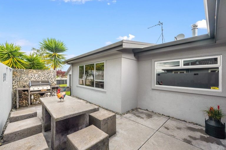 Photo of property in 21 Sandwich Road, St Andrews, Hamilton, 3200