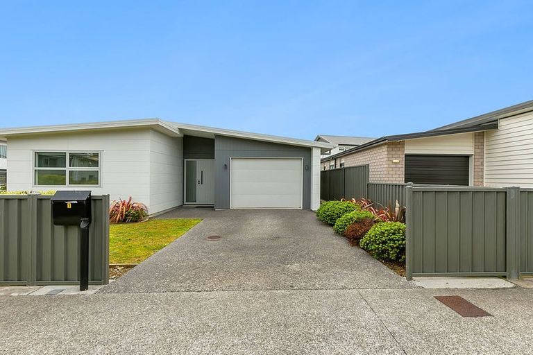 Photo of property in 1 Tieke Lane, Kenepuru, Porirua, 5022