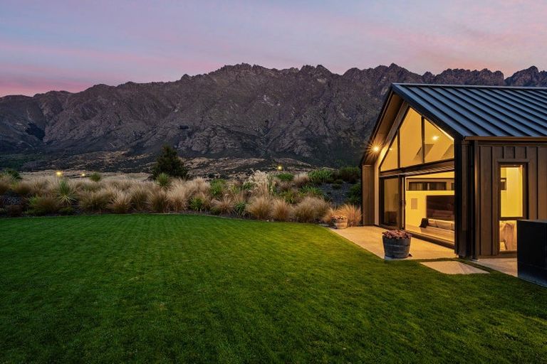Photo of property in 3 Chimney Lane, Jacks Point, Queenstown, 9371