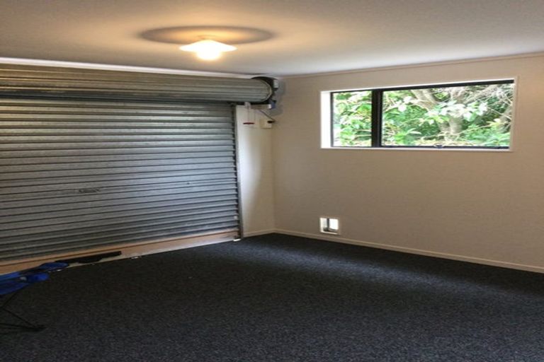 Photo of property in 7 Vardon Road, Green Bay, Auckland, 0604
