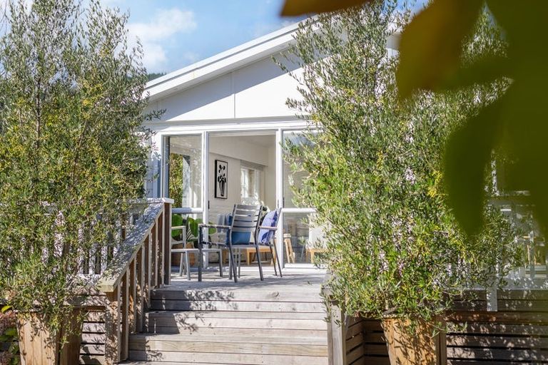 Photo of property in 22 Kaitawa Crescent, Paraparaumu, 5032