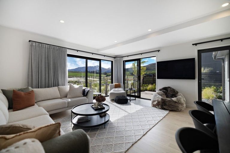 Photo of property in 13 Mcgibbon Lane, Jacks Point, 9371