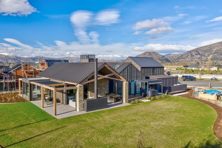 Photo of property in 10 Mccaw Mews, Wanaka, 9305
