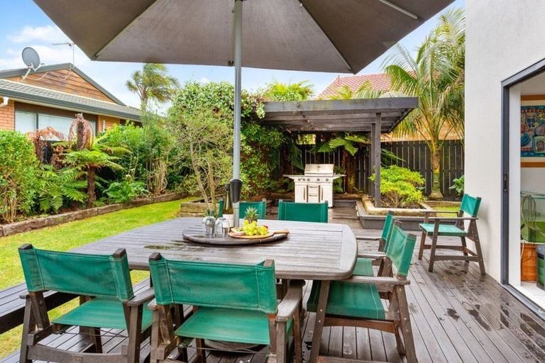 Photo of property in 30 Simon Owen Place, Golflands, Auckland, 2013
