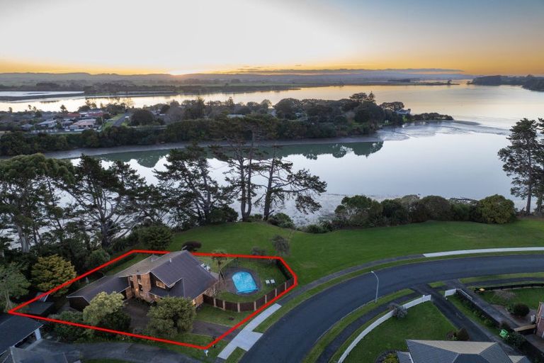Photo of property in 5 Godwit Place, Waiuku, 2123