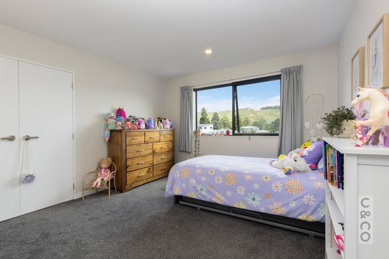 Photo of property in 1 Duchess Way, Riverhead, 0820