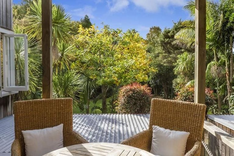 Photo of property in 34 Sandown Road, Rothesay Bay, Auckland, 0630