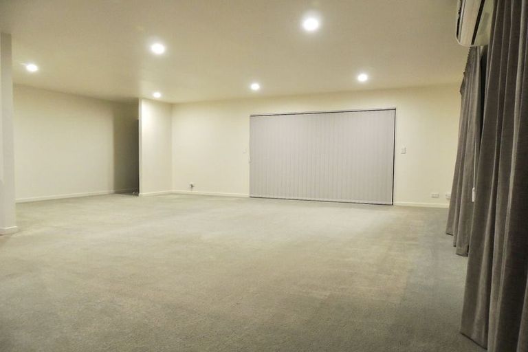 Photo of property in 1/73 Birkdale Road, Birkdale, Auckland, 0626