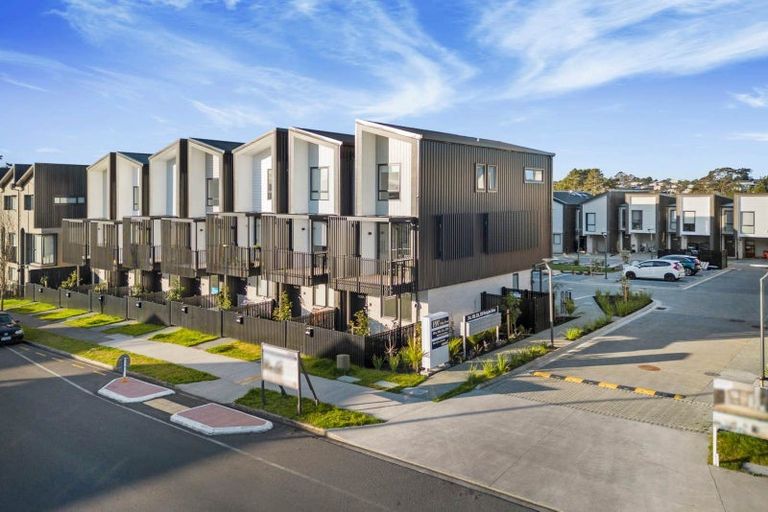 Photo of property in 32a/4 Westgate Drive, Massey, Auckland, 0614