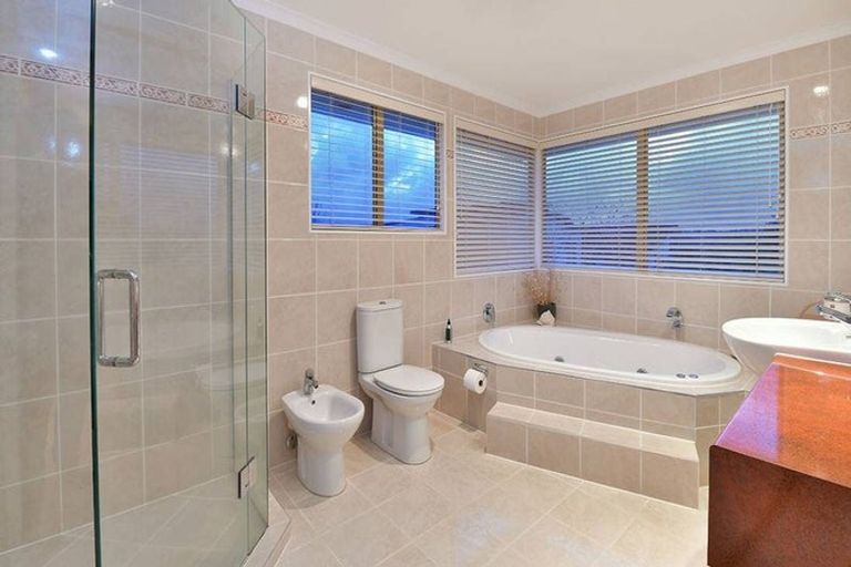 Photo of property in 28 English Oak Drive, Schnapper Rock, Auckland, 0632