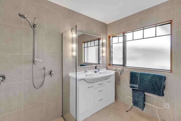 Photo of property in 27 Pohutukawa Drive, Levin, 5571