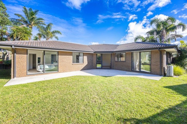 Photo of property in 33 Admirals Court Drive, Greenhithe, Auckland, 0632
