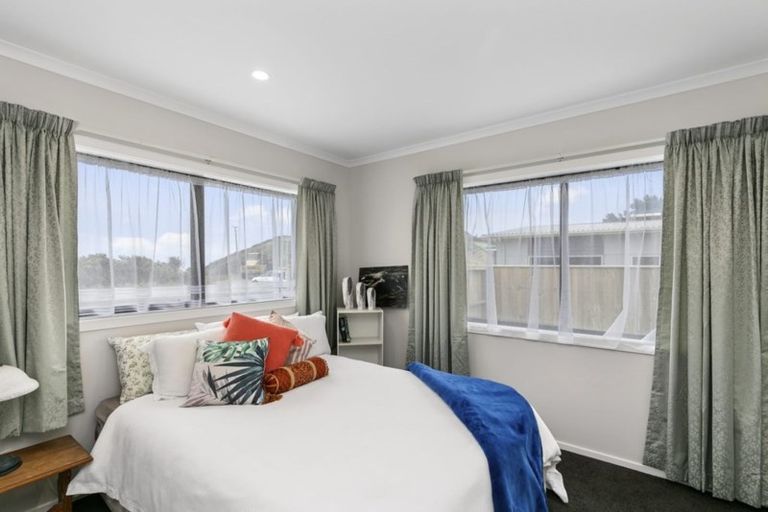 Photo of property in 9b Epic Way, Newlands, Wellington, 6037