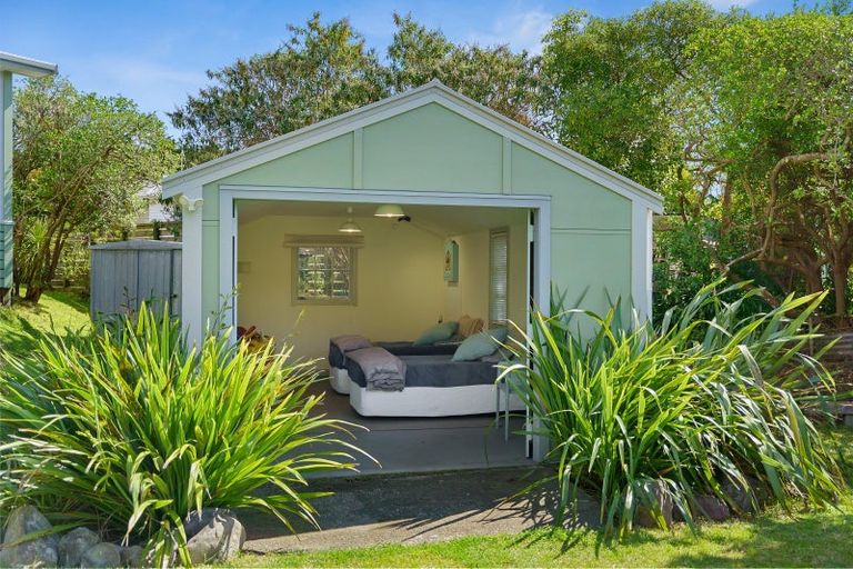 Photo of property in 3 Arthur Street, Waikawa Beach, Manakau, 5573
