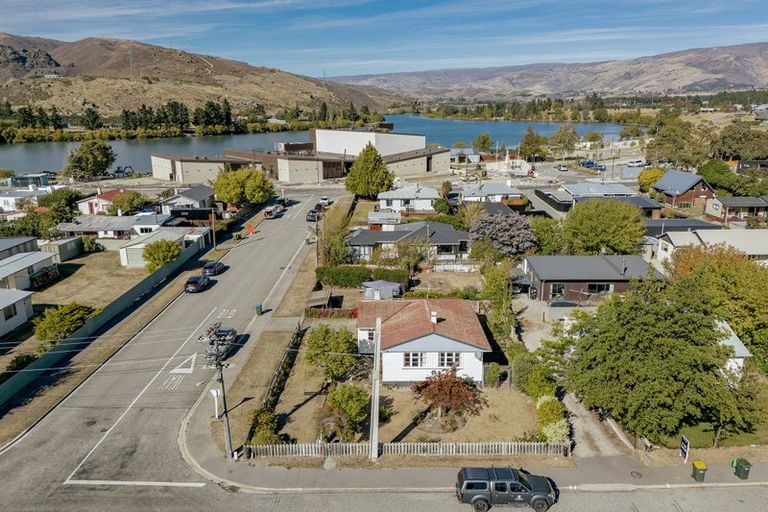 Photo of property in 64 Inniscort Street, Cromwell, 9310