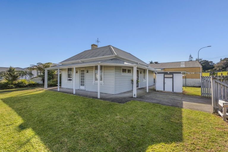 Photo of property in 2 Warre Street, Waitara, 4320