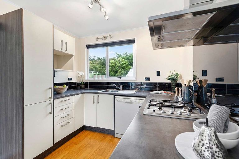 Photo of property in 169a Newlands Road, Newlands, Wellington, 6037