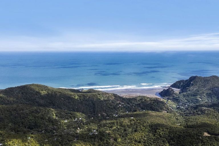 Photo of property in 62 Lone Kauri Road, Karekare, Auckland, 0772