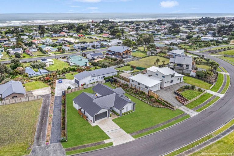 Photo of property in 20 Taonui Street, Waitarere Beach, Levin, 5510