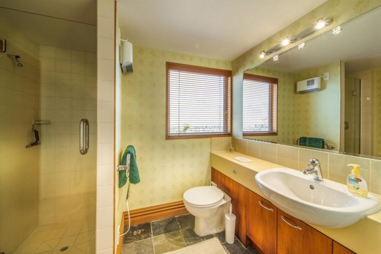 Photo of property in 10 Peregrine Place, Queenstown, 9300