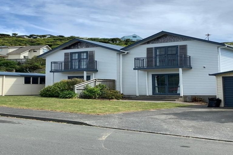 Photo of property in 11 Marjory Close, Broadmeadows, Wellington, 6035