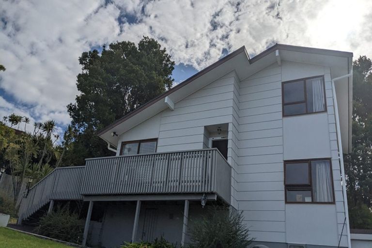 Photo of property in 2/74 Ayton Drive, Totara Vale, Auckland, 0629