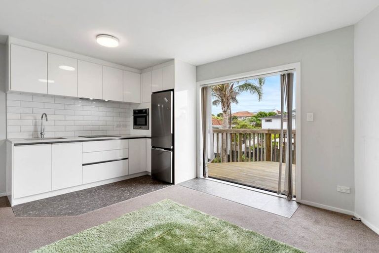 Photo of property in 74 Sunset Road, Unsworth Heights, Auckland, 0632