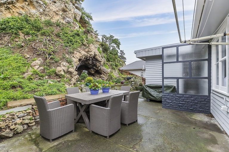 Photo of property in 22 Ferry Street, Seatoun, Wellington, 6022