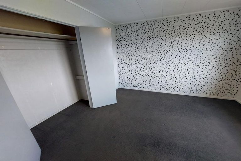 Photo of property in 1/59 Santiago Crescent, Unsworth Heights, Auckland, 0632