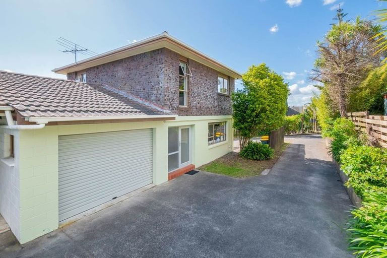 Photo of property in 1/14 Thelma Crescent, Torbay, Auckland, 0630