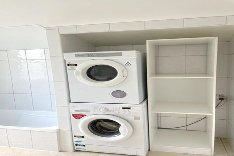 Photo of property in 3 Staunton Avenue, Mount Cook, Wellington, 6011