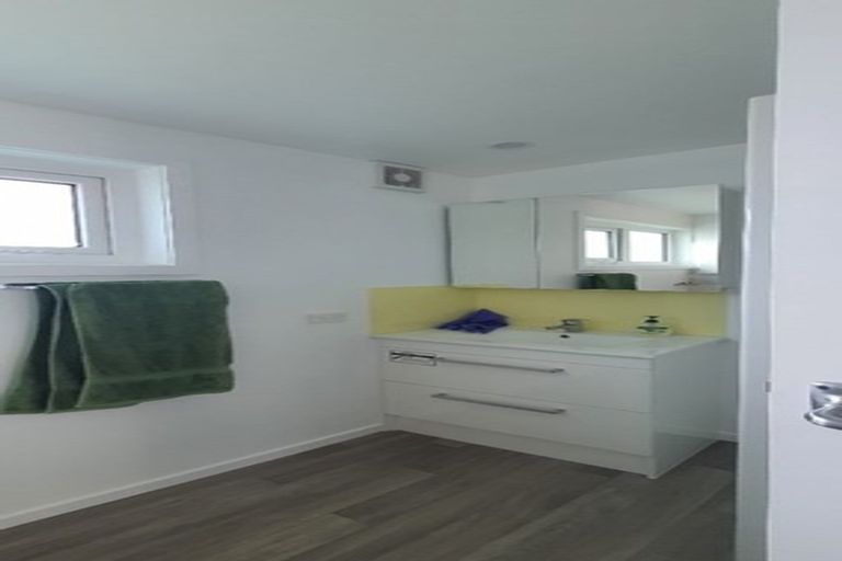 Photo of property in 176 Henderson Valley Road, Henderson, Auckland, 0612