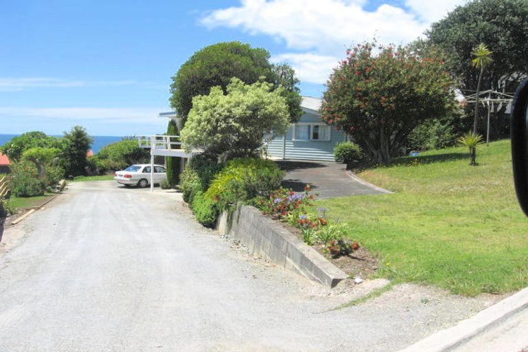 Photo of property in 24 Seaview Road, Cable Bay, 0420