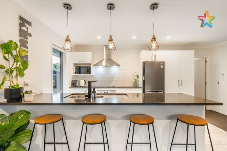 Photo of property in 2 Mooring Close, Whitby, Porirua, 5024