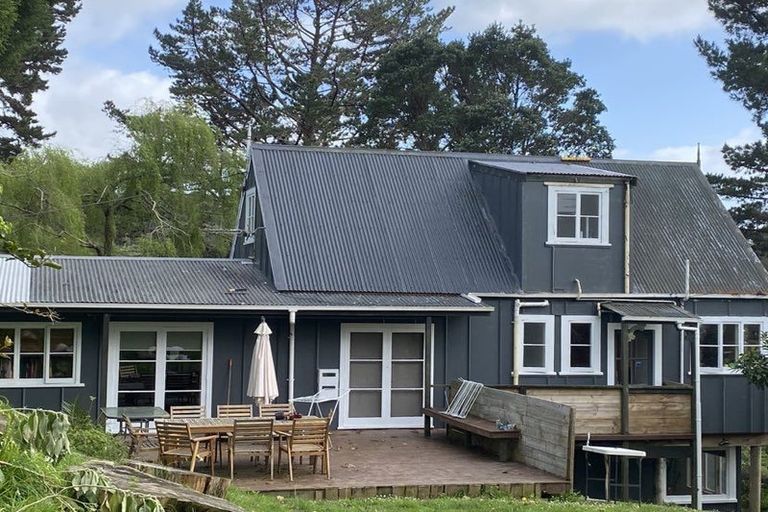 Photo of property in 225 Victory Road, Laingholm, Auckland, 0604