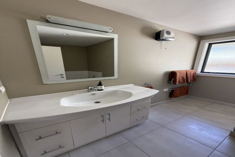 Photo of property in 18 Kelliher Drive, Wanaka, 9305