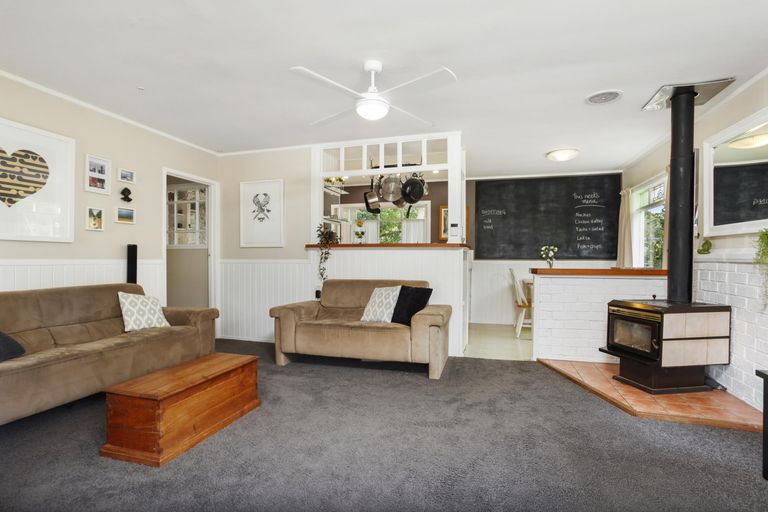 Photo of property in 36 Candia Road, Swanson, Auckland, 0614
