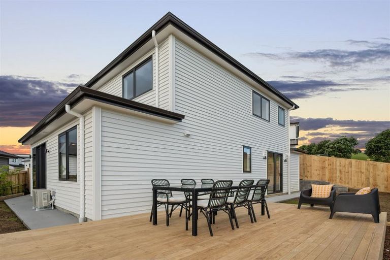 Photo of property in 4 Whale Bay Rise, Gulf Harbour, 0930