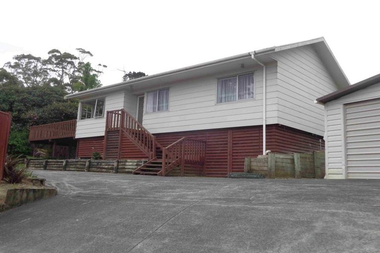 Photo of property in 13 Trengove Place, West Harbour, Auckland, 0618
