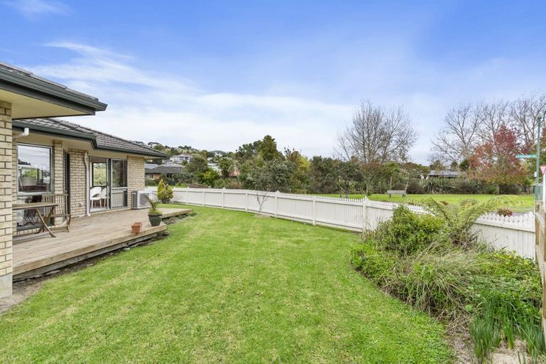 Photo of property in 1 Cabeleigh Drive, Helensville, 0800