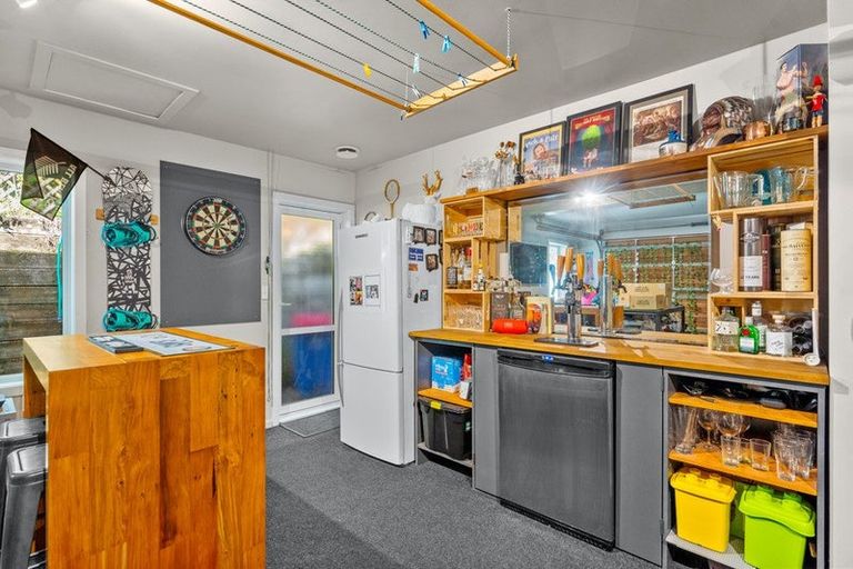 Photo of property in 127 Browns Bay Road, Browns Bay, Auckland, 0630