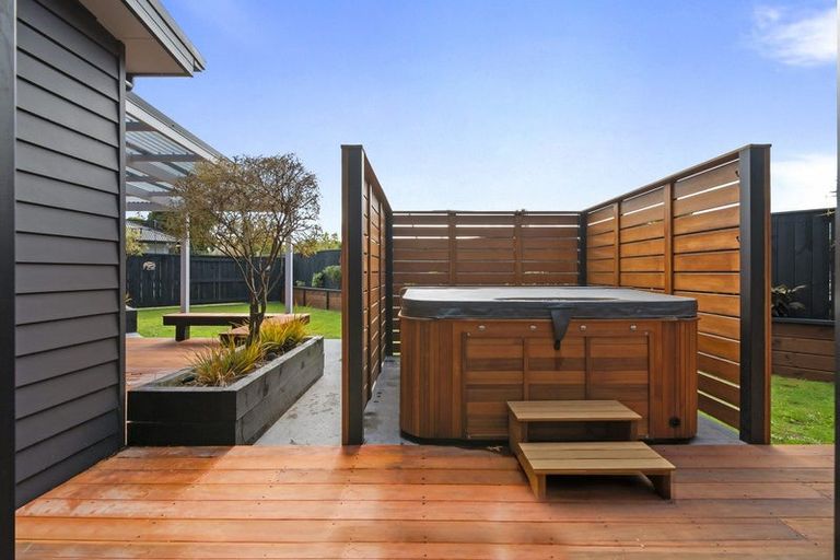 Photo of property in 4 Waimarama Court, Roslyn, Palmerston North, 4414